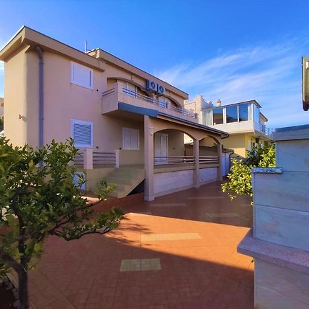 Apartments Karla 罗戈兹尼察 外观 照片