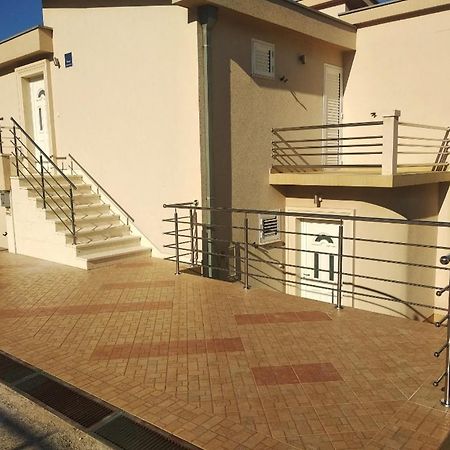 Apartments Karla 罗戈兹尼察 外观 照片