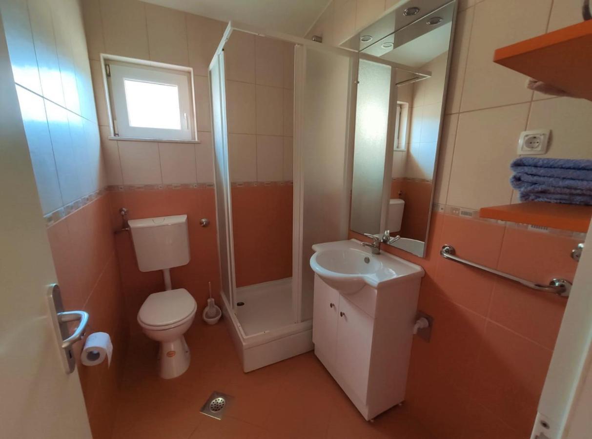 Apartments Karla 罗戈兹尼察 外观 照片