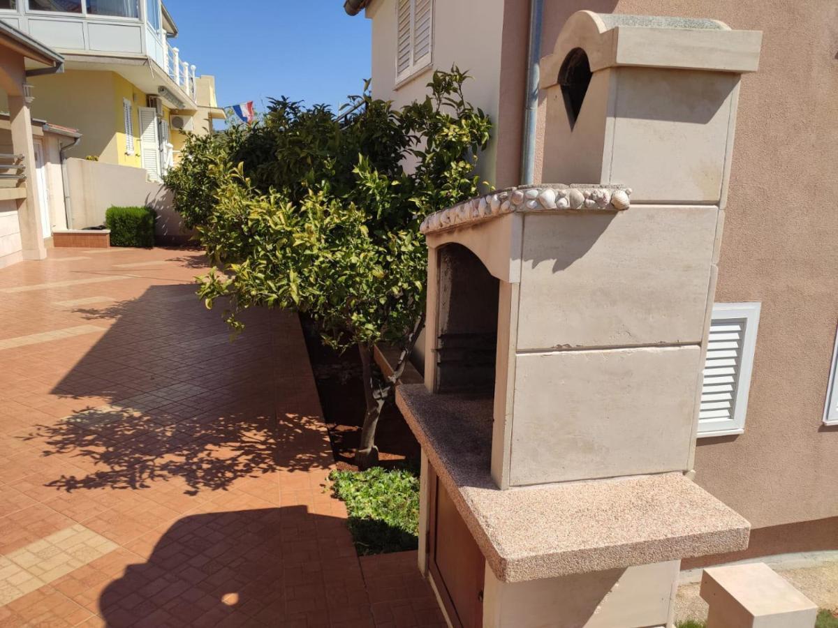Apartments Karla 罗戈兹尼察 外观 照片