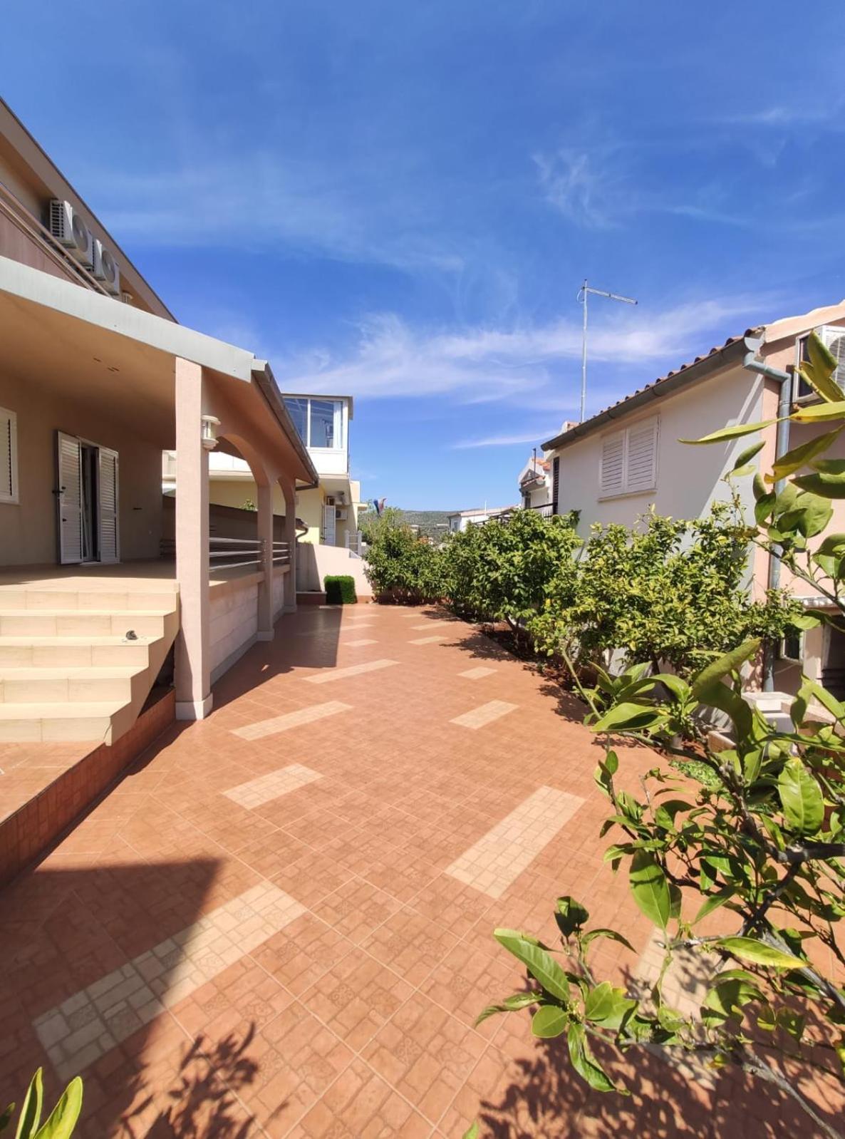 Apartments Karla 罗戈兹尼察 外观 照片